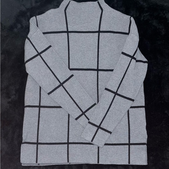 Pretty block patterned sweater. - Picture 2 of 4